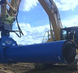  UIS Power Handler™ gives the operator total control of the pipe from the comfort of the excavator cab. With the capability to rotate the pipe 360° 