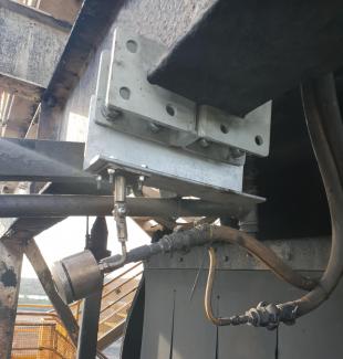 Installing dust suppresion sprays using Structural Steel Clamping System